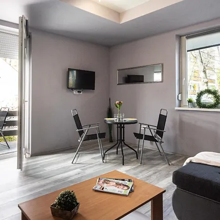 Koezponti, Teraszos Apartman *