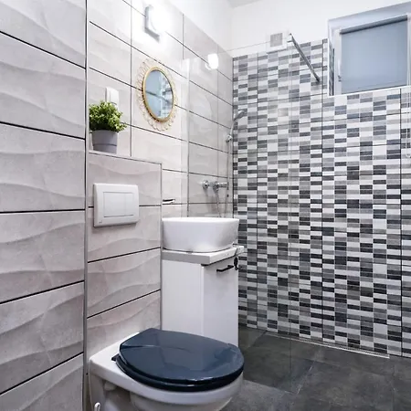 Koezponti, Teraszos Apartman *